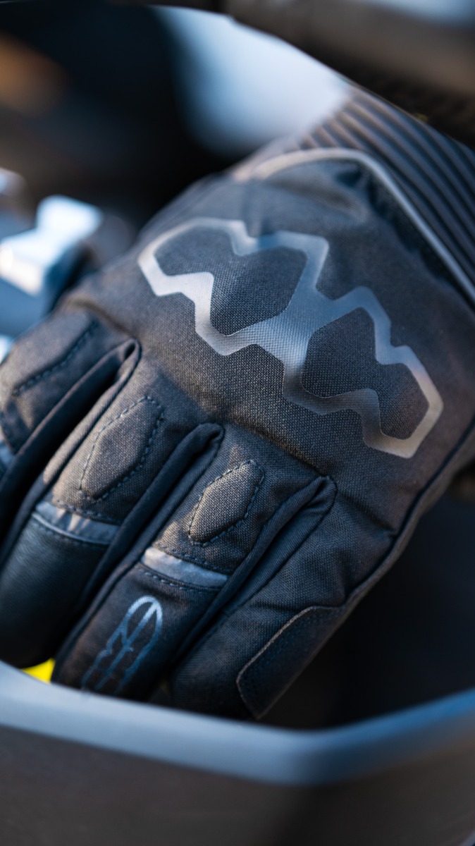 Shelt-wp-glove-closeup-amb