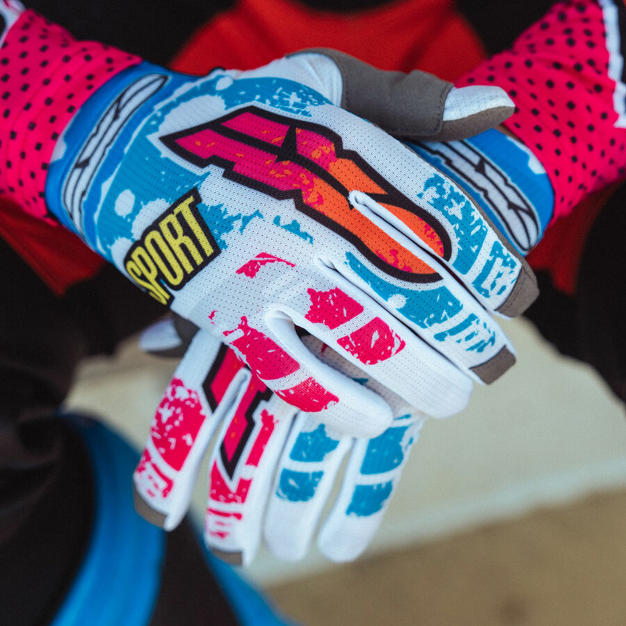 Series 26 Heritage Limited Edition” gloves