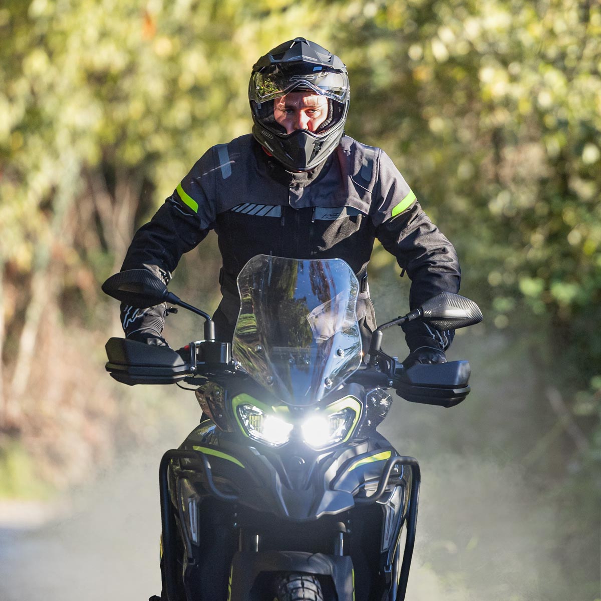 Rider con completo Huaska Jacket e Pants